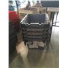 Image 2 : 5 TOTES WITH BUILT IN LIDS