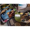 Image 2 : TRAY OF BEACH CHAIR SIDE TABLES AMD PLACEMATS