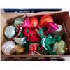 Image 3 : LOT OF VINTAGE CHRISTMAS ORNAMENTS