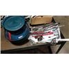 Image 1 : PYREX BOWL, LID AND TRAVEL CASE MICROCORE HOT AND COLD POCKETS WITH LONG HANDLE UTENSILS