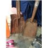 Image 2 : 2 bundles of pitch fork and shovels