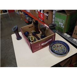 Tray of porcelain and ceramic collectibles