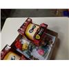 Image 2 : SPONGEBOB COLLECTABLES AND 2 GLOW BUDDIES INCREDIBLES 2