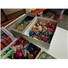 Image 3 : LOT OF VINTAGE CHRISTMAS ORNAMENTS