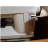 Image 5 : SINGER 132 SEWING MACHINE