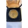 Image 3 : Limited edition Gretzky coin with hockey cards and ROH pin