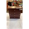 Image 1 : Jewelry box with jewelry