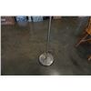 Image 3 : MODERN FLOOR LAMP