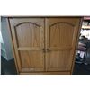 Image 8 : OAK WARDROBE
