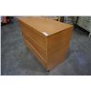 Image 5 : WOOD 3 DRAWER DRESSER WITH CARVED ACCENTS