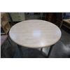 Image 7 : ROUND METAL BASE DINING TABLE WITH 4 CHAIRS