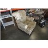 Image 2 : ROLLED ARM CHAIR WITH PALM TREE PATTERN