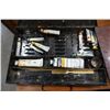 Image 6 : VINTAGE CHICLETS TIN AND ANTIQUE PAINT KIT