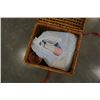 Image 3 : WICKER PICNIC BASKET WITH PICNIC DISHES
