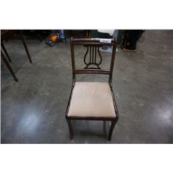 VINTAGE CHAIR