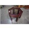 Image 4 : GLASSTOP HEXAGON ENDTABLE
