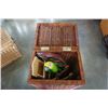 Image 10 : 2 WICKER HAMPERS