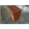 Image 15 : 2 WICKER HAMPERS
