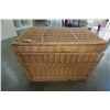 Image 4 : 2 WICKER HAMPERS
