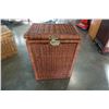 Image 8 : 2 WICKER HAMPERS