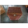 Image 9 : 2 WICKER HAMPERS