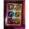 Image 3 : 3 VINTAGE ORNAMENT SETS