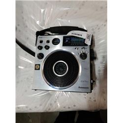 VINTAGE PANASONIC RF-1150  6 BAND RADIO