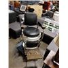 Image 2 : 1930 KOKEN ENAMELED AND BRASS ADJUSTABLE BARBER CHAIR - OUT OF THE EMPRESS HOTEL VICTORIA