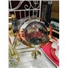Image 3 : 4 ARM RETRO BRASS AND GLASS GLOBE CHANDELIER