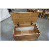 Image 4 : PINE STORAGE TRUNK