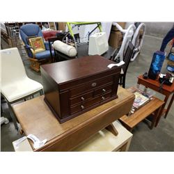 LARGE JEWELLERY CASE W/ KEY