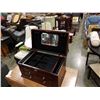 Image 3 : LARGE JEWELLERY CASE W/ KEY