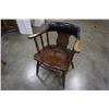 Image 2 : Oak and leather chair