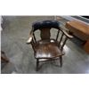 Image 8 : Oak and leather chair