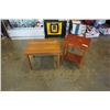 Image 1 : 2 WOOD ENDTABLES, 1 WITH 1 DRAWER