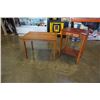 Image 2 : 2 WOOD ENDTABLES, 1 WITH 1 DRAWER