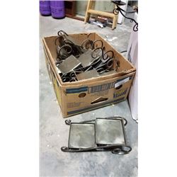 Box of decorative metal stands and décor