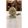 Image 7 : 2 VINTAGE CLOCKS AND LEADED GLASS HOUSE SHADE