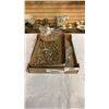 Image 1 : TRAY OF VARIOUS JEWELRY AND BROACHES