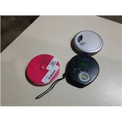 3 WALKMANS