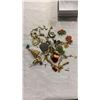 Image 4 : 4 TRAYS OF VARIOUS BROOCHES AND PINS