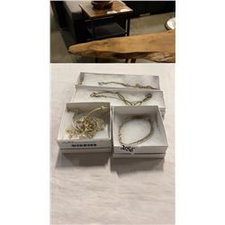 4 TRAYS OF VARIOUS RHINESTONE JEWELLERY