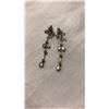Image 4 : 4 TRAYS OF RHINESTONE JEWELLERY