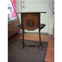 Humidor, walnut, circa 1900, white metal liner #1390049