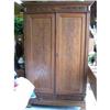 Image 1 : WALNUT ARMOIRE UNBELIEVABLE MOLDING #1330237