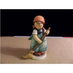 LITTLE SWEEPER FIGURINE #1343275