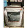 Image 1 : The Seasons Collection Queen Size White Goose Down Comforter