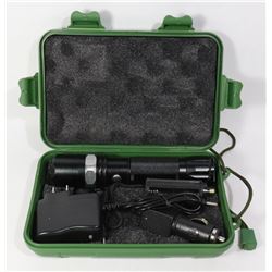LED FLASHLIGHT IN CASE WITH ACCESSORIES