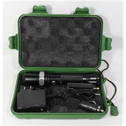 LED FLASHLIGHT IN CASE WITH ACCESSORIES