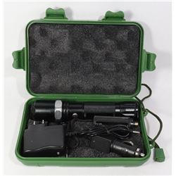 LED FLASHLIGHT IN CASE WITH ACCESSORIES